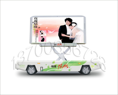 街區(qū)里的流動名片——鄭州綠地新款LED移動廣告車點(diǎn)亮戶外傳媒新格局